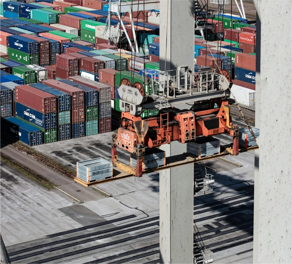 Monte charge dans un port